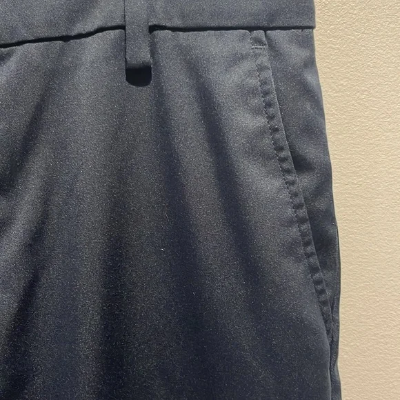 Amazon Essentials Men's Classic-Fit Stretch Golf Pants - Picture 3 of 8